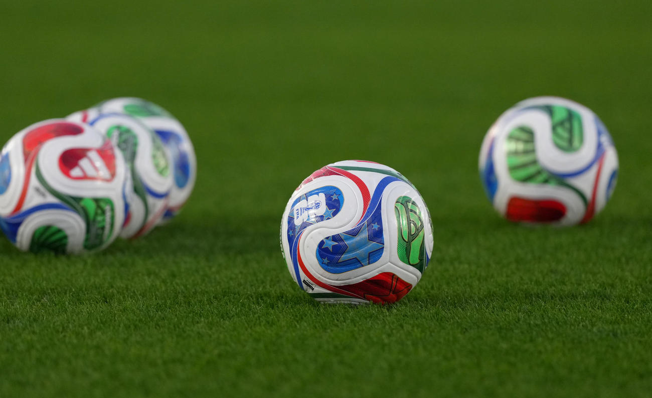 練習で使用されたW杯公式球「トリオンダ」（撮影・足立雅史）