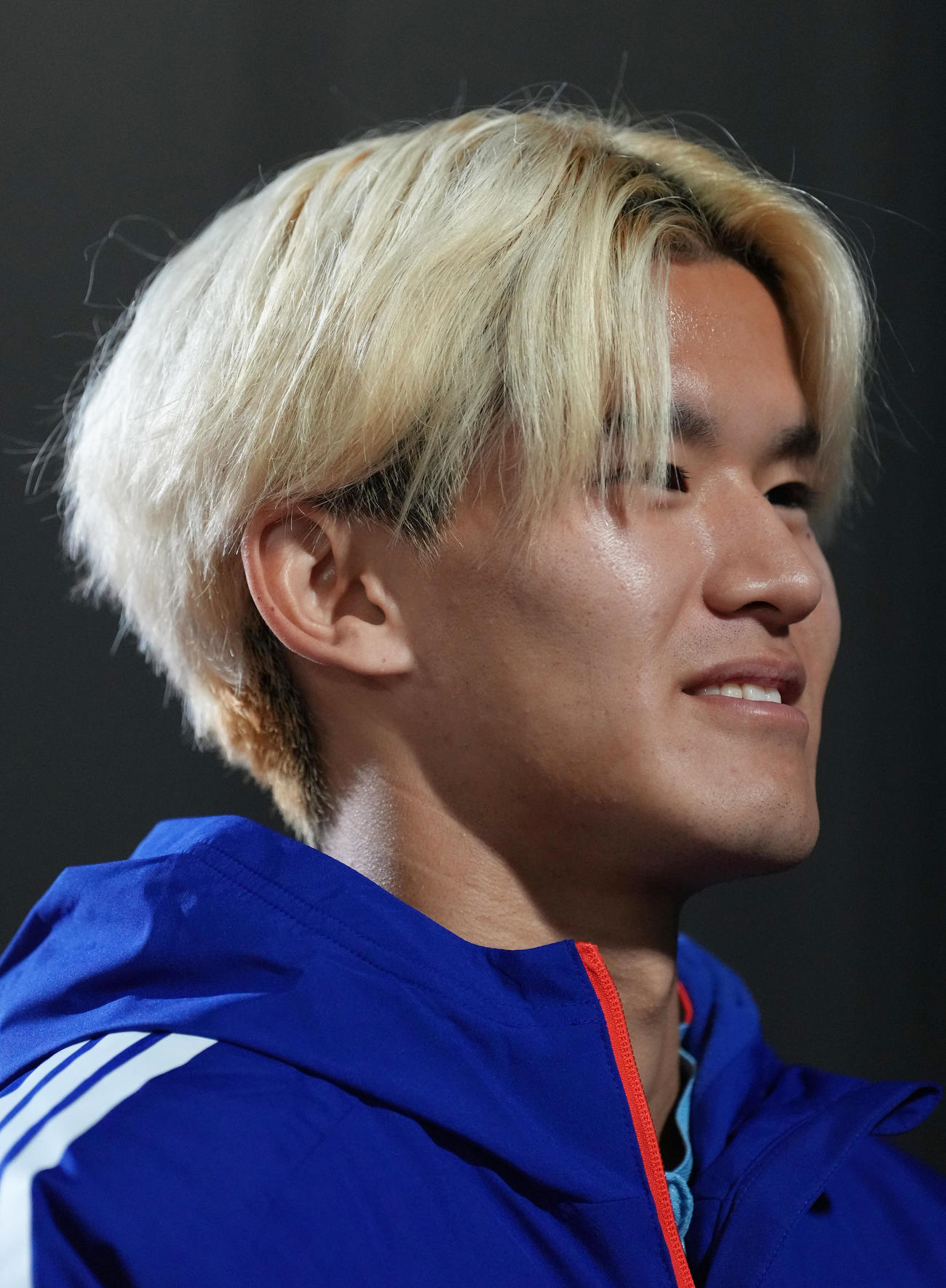 練習後の取材で笑顔を見せる後藤（撮影・足立雅史）