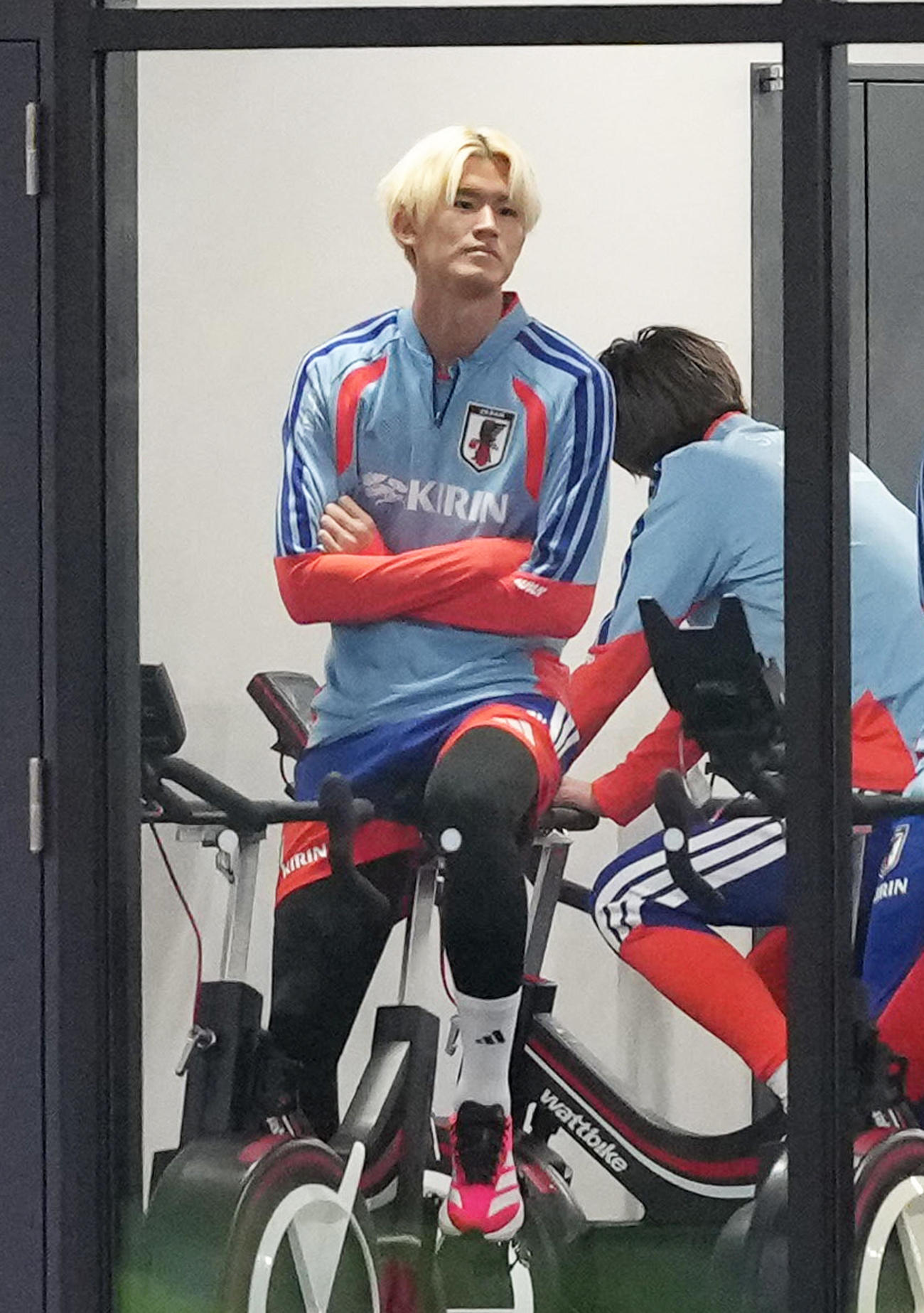 室内で調整する後藤（撮影・足立雅史）