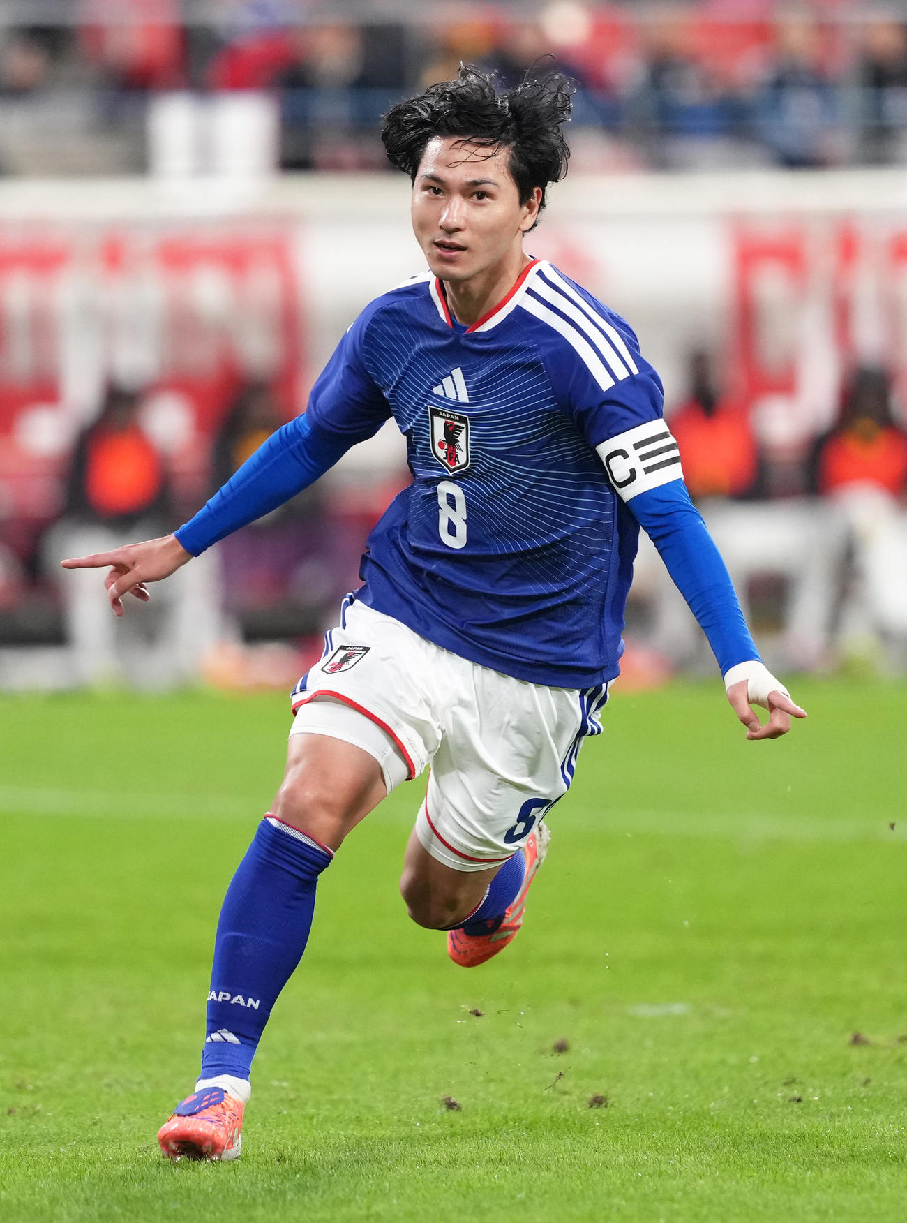 日本対ガーナ　前半、ゴールを決め喜ぶ南野（撮影・足立雅史）