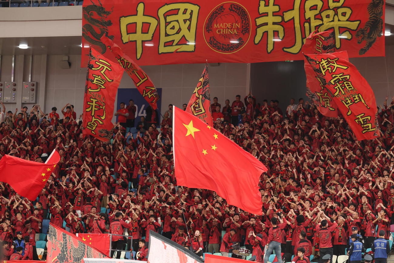 日本対中国　開始前、声援を送る中国サポーター（2024年11月19日撮影）