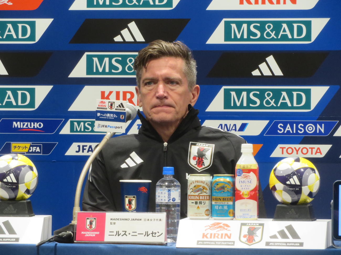 カナダ戦に向けた公式会見に出席した女子日本代表なでしこジャパンのニールセン監督（撮影・佐藤成）