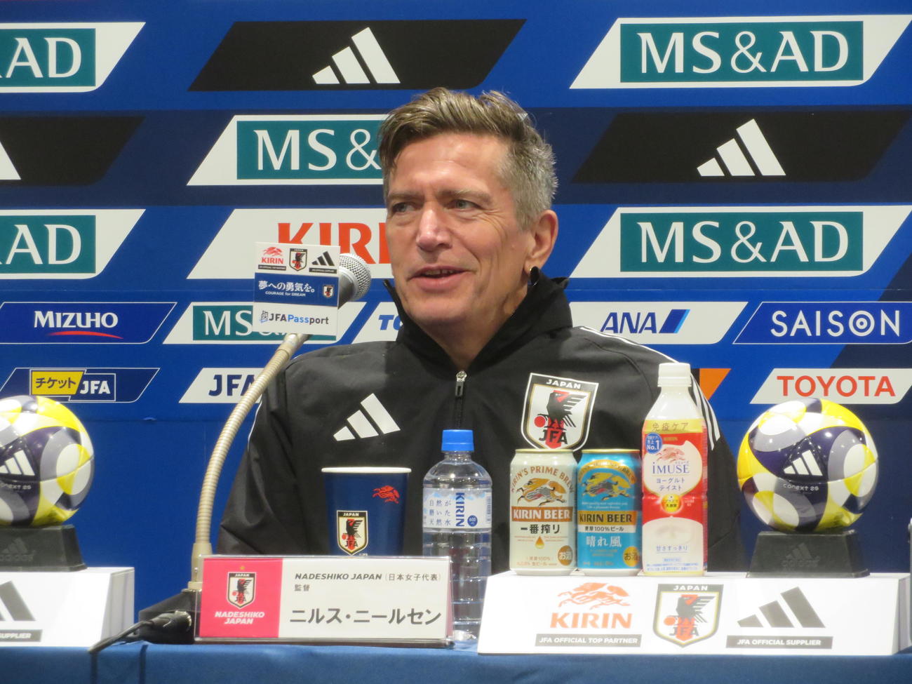 カナダ戦に向けた公式会見に出席した女子日本代表なでしこジャパンのニールセン監督（撮影・佐藤成）