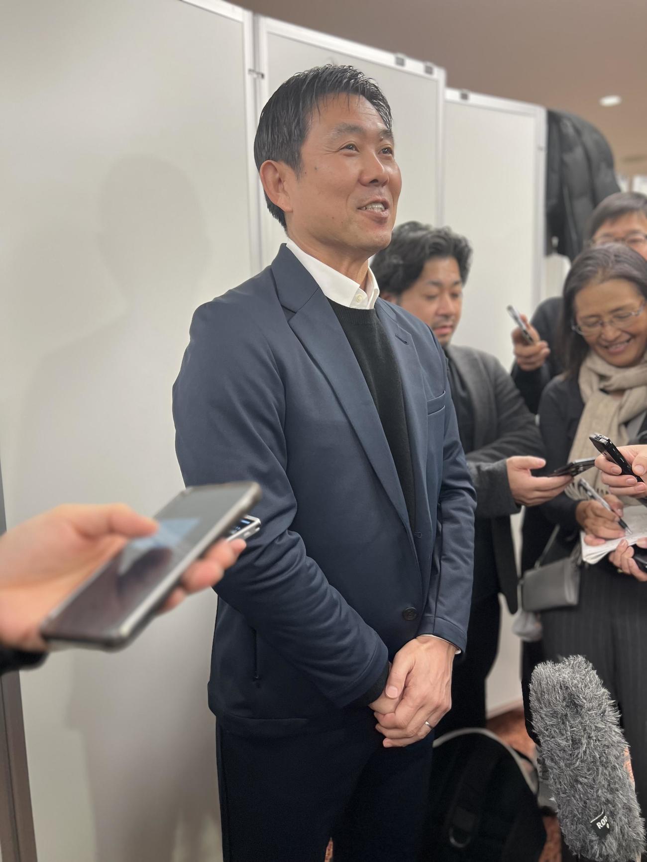26年W杯北中米大会の抽選会とキャンプ地候補視察から帰国した日本代表の森保一監督（撮影・佐藤成）