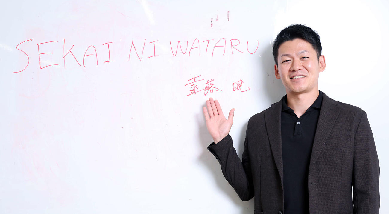 SEKAI NI WATARUプロジェクト　遠藤暁さんインタビュー　兄・遠藤航のように世界に羽ばたける機会を、多くの人に届けるプロジェクトを立ち上げた弟・遠藤暁さん（2025年8月撮影）