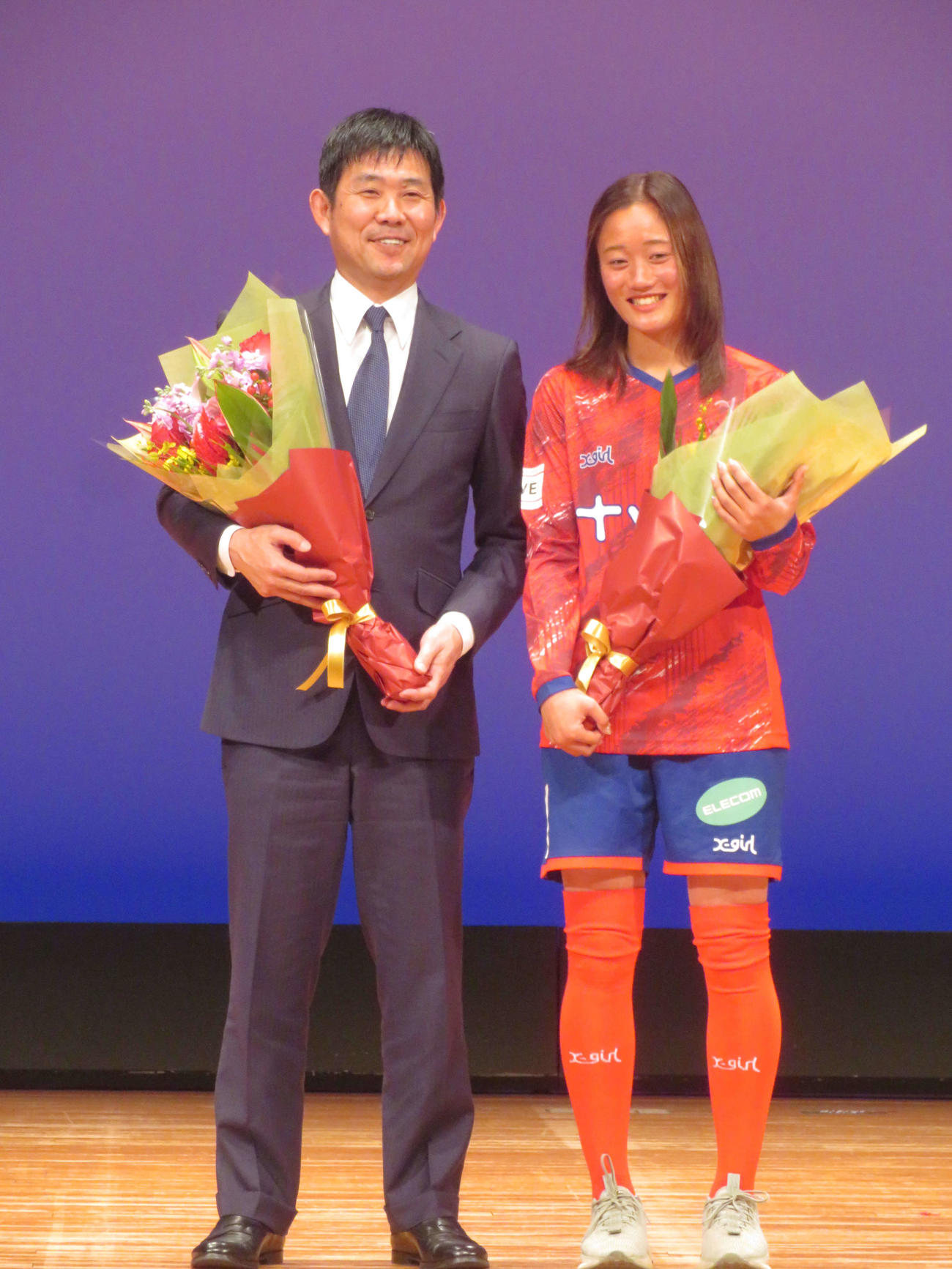 相模原市で講演会を行った日本代表森保一監督とノジマステラ神奈川相模原FW笹井一愛（撮影・佐藤成）