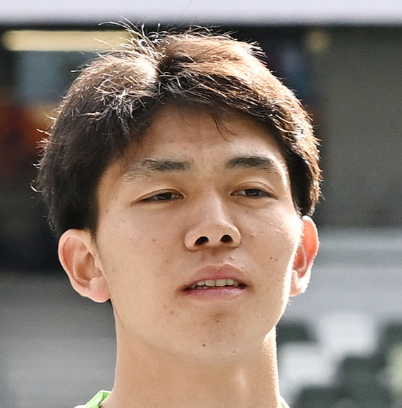 小泉佳絃（24年2月撮影）