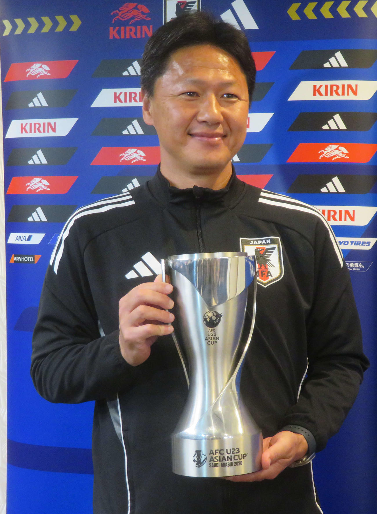 AFC U－23アジアカップを制し、帰国したU－23日本代表の大岩剛監督（撮影・佐藤成）