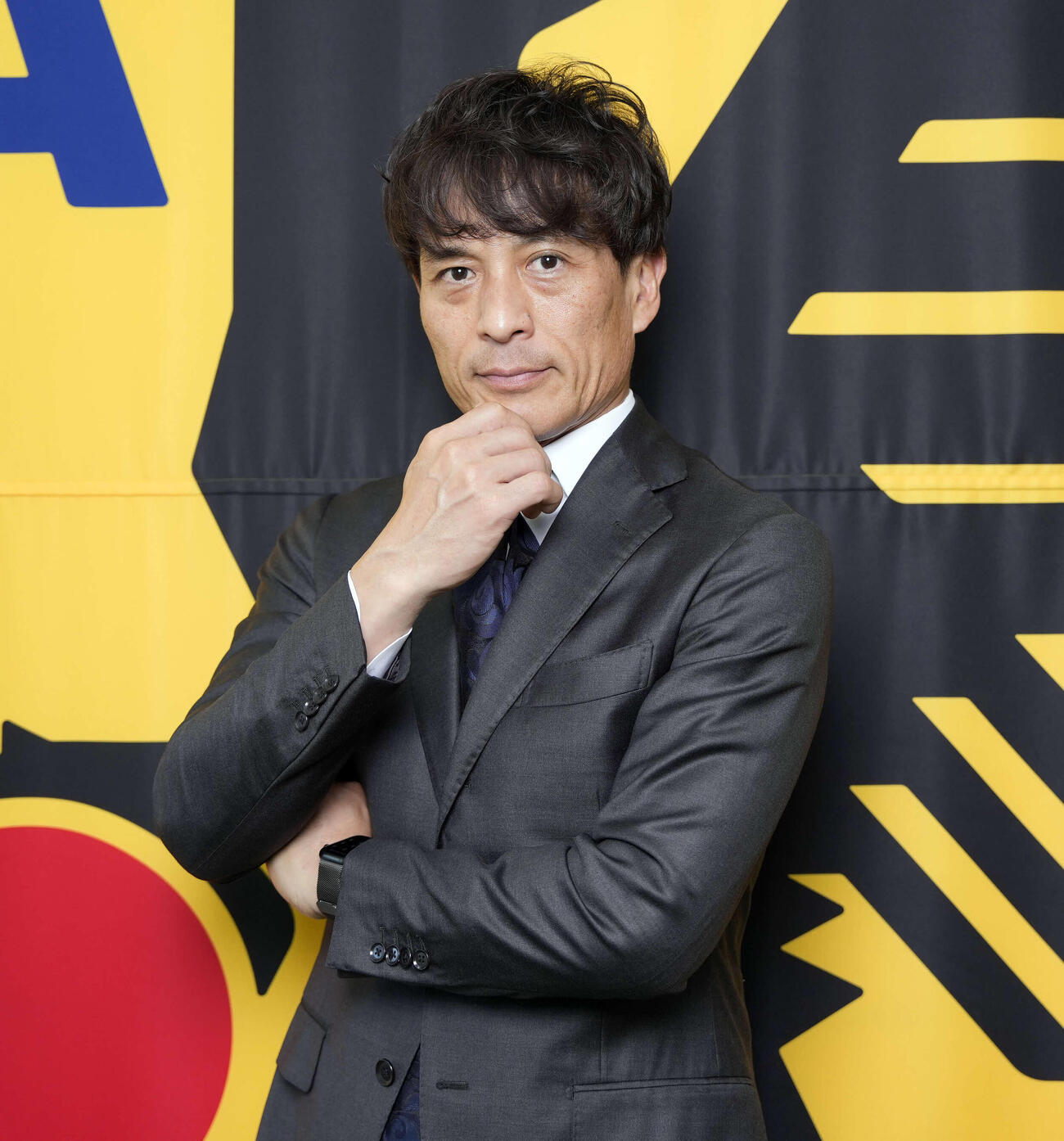 クールな表情を見せる日本サッカー協会の宮本恒靖会長（撮影・小島史椰）