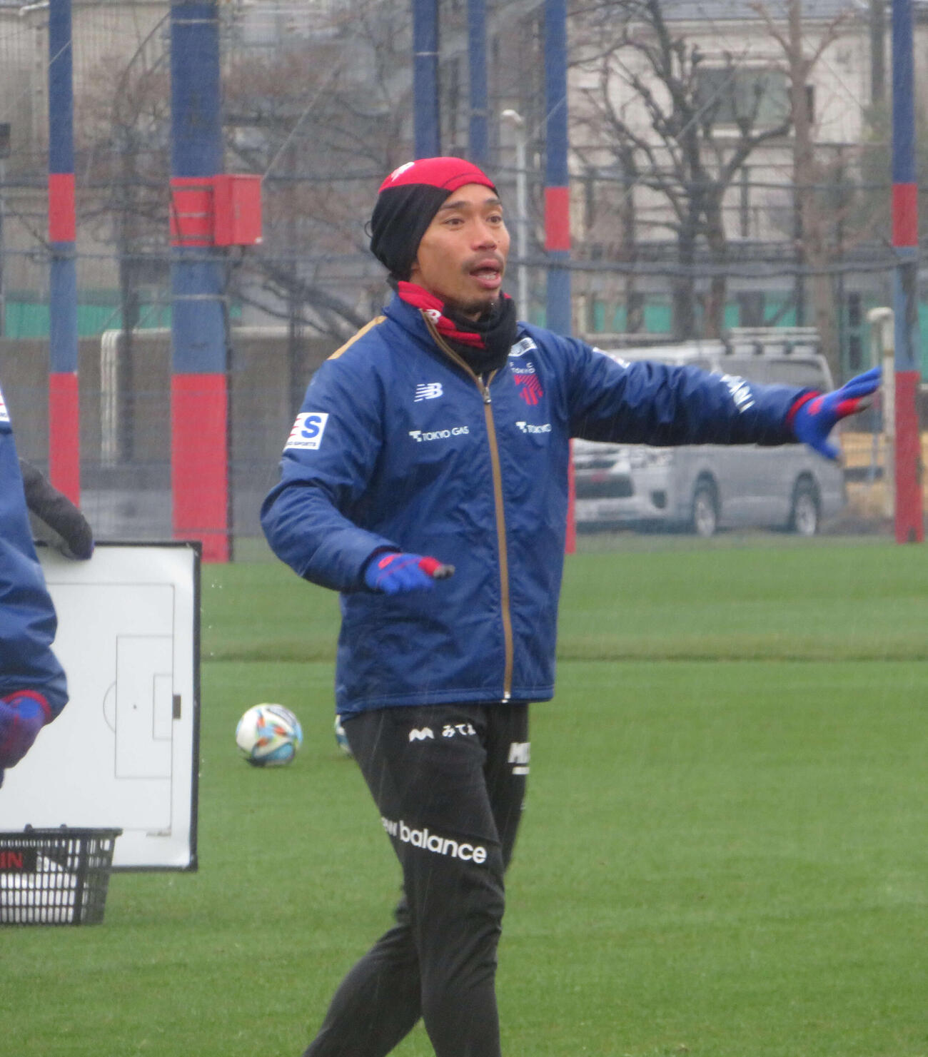横浜F・マリノス戦に向けて調整するFC東京DF長友佑都（撮影・佐藤成）
