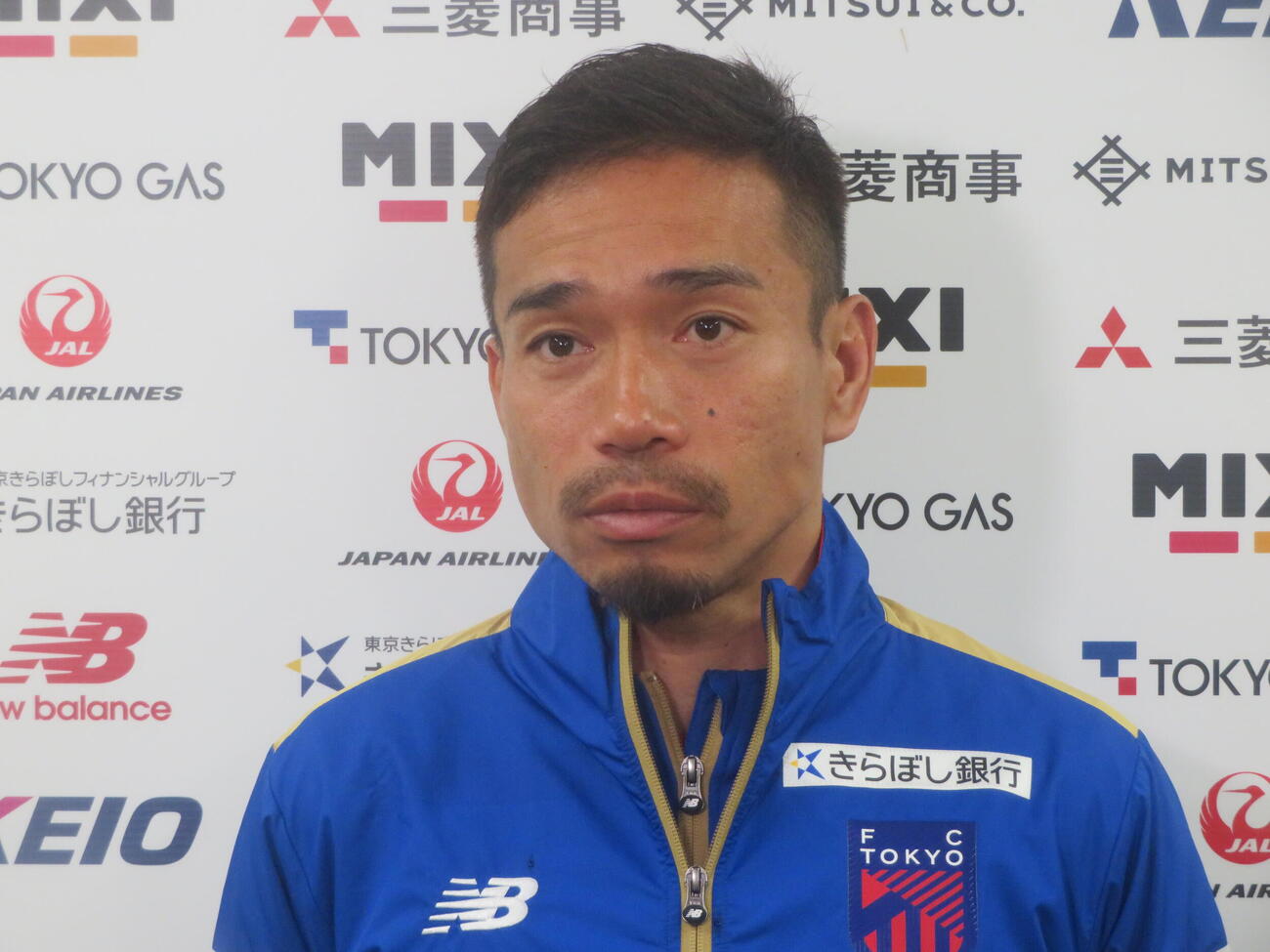 ワールドカップ（W杯）北中米大会開幕100日前を迎え、取材に応じるFC東京DF長友佑都（撮影・佐藤成）