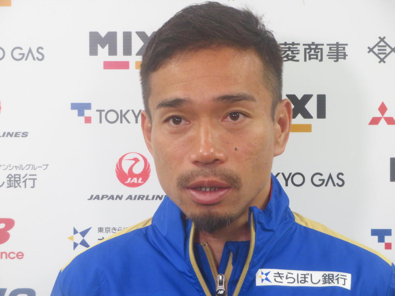 ワールドカップ（W杯）北中米大会開幕100日前を迎え、取材に応じるFC東京DF長友佑都（撮影・佐藤成）
