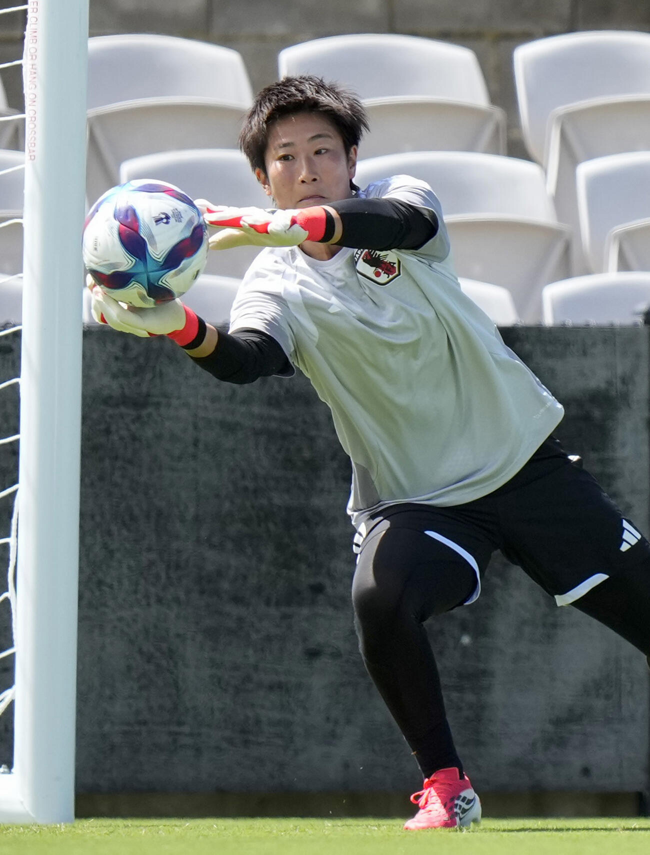 フィリピン戦に向け最終調整するGK平尾＝シドニー（共同）