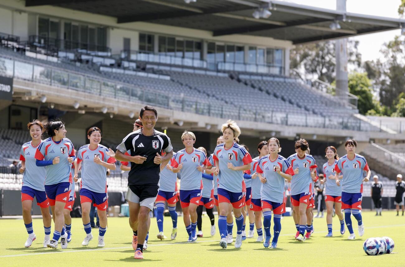 フィリピン戦に向け最終調整する女子日本代表＝シドニー（共同）