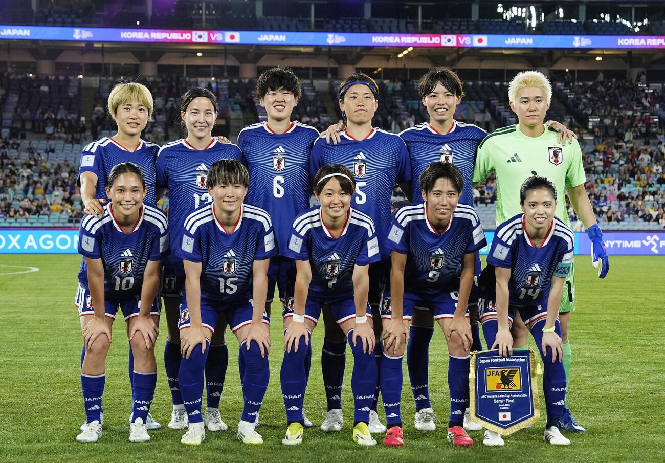 韓国戦に臨む女子日本代表（共同）