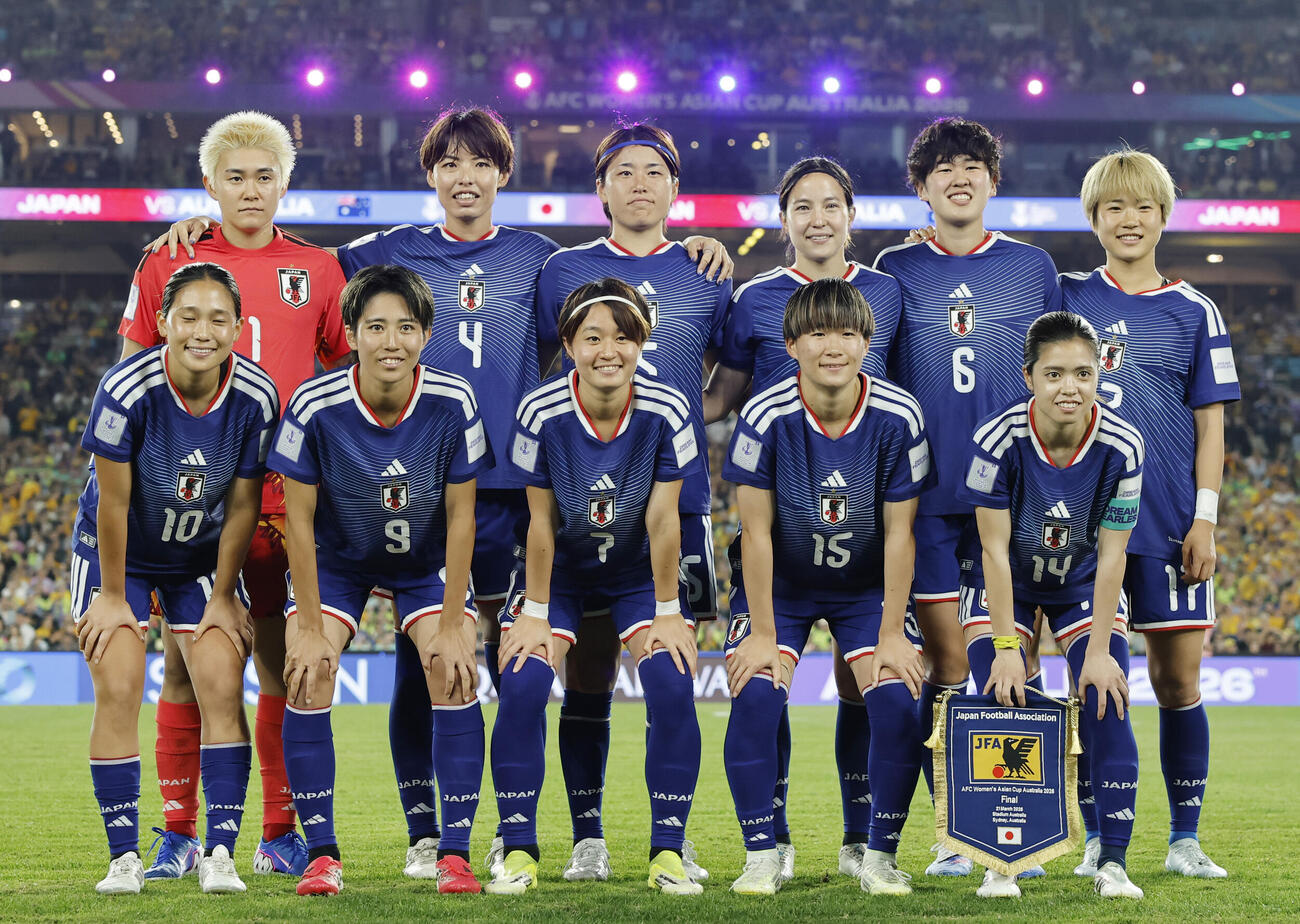 オーストラリア戦に臨む女子日本代表。（前列左から）長野、植木、宮沢、藤野、長谷川、（後列左から）GK山下、熊谷、高橋、北川、古賀、浜野＝シドニー（共同）