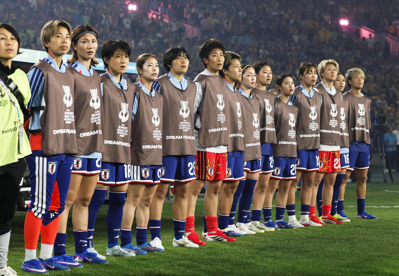 オーストラリア戦に臨む女子日本代表＝シドニー（共同）