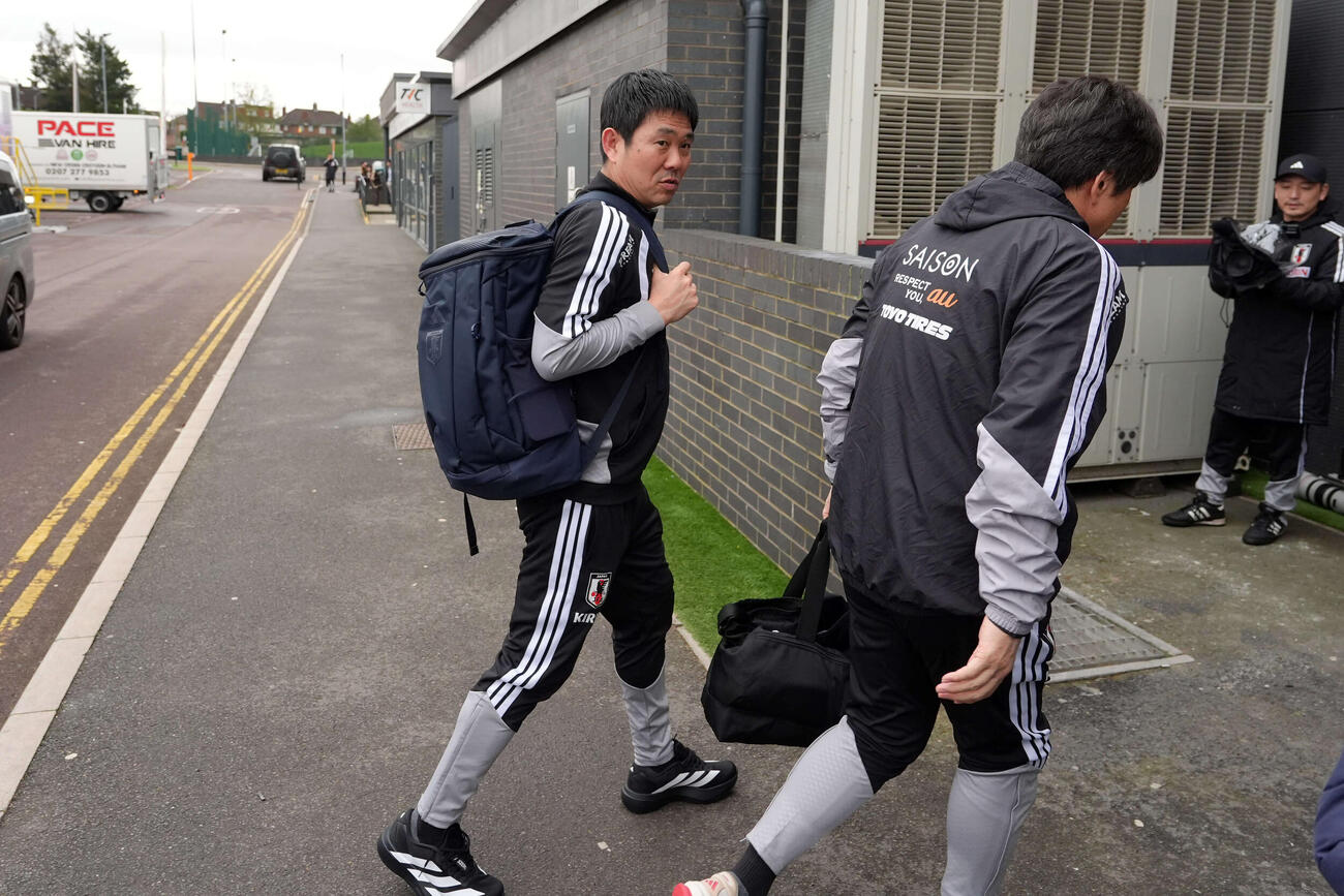 ロンドン市内の練習施設に入る日本代表の森保監督（撮影・パオロ・ヌッチ）