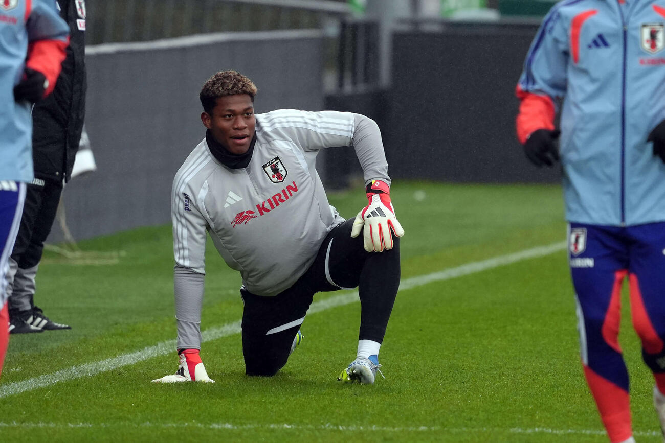 練習中、笑顔を見せるGK鈴木彩（撮影・パオロ・ヌッチ）