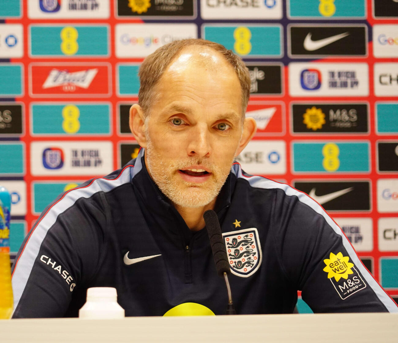 日本代表戦に向けた前日の公式会見に出席したイングランド代表のトゥヘル監督（撮影・佐藤成）