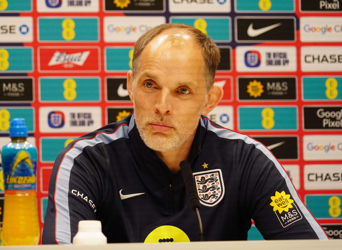 日本代表戦に向けた前日の公式会見に出席したイングランド代表のトゥヘル監督（撮影・佐藤成）