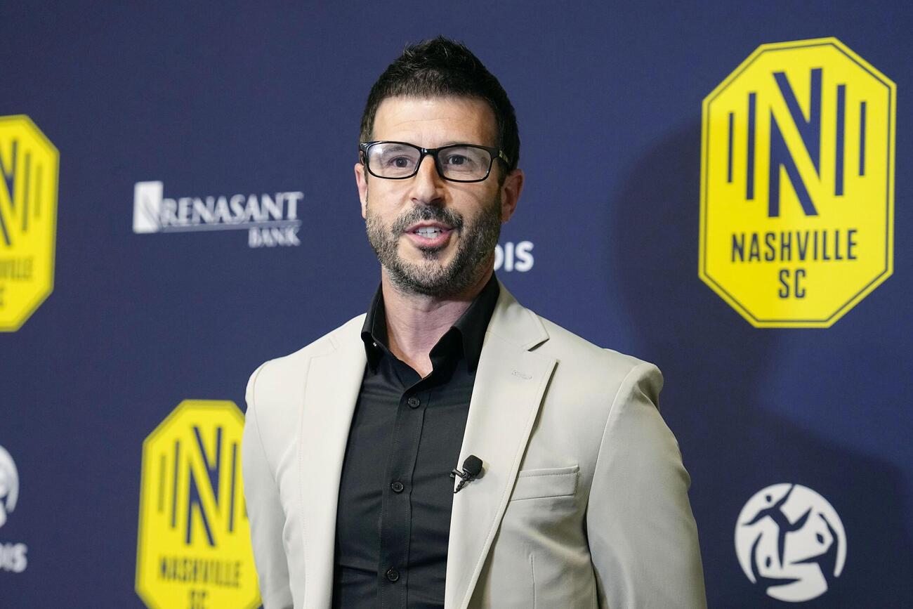 日本サッカー協会との交渉窓口を務めたマイケル・ルージさん（共同）