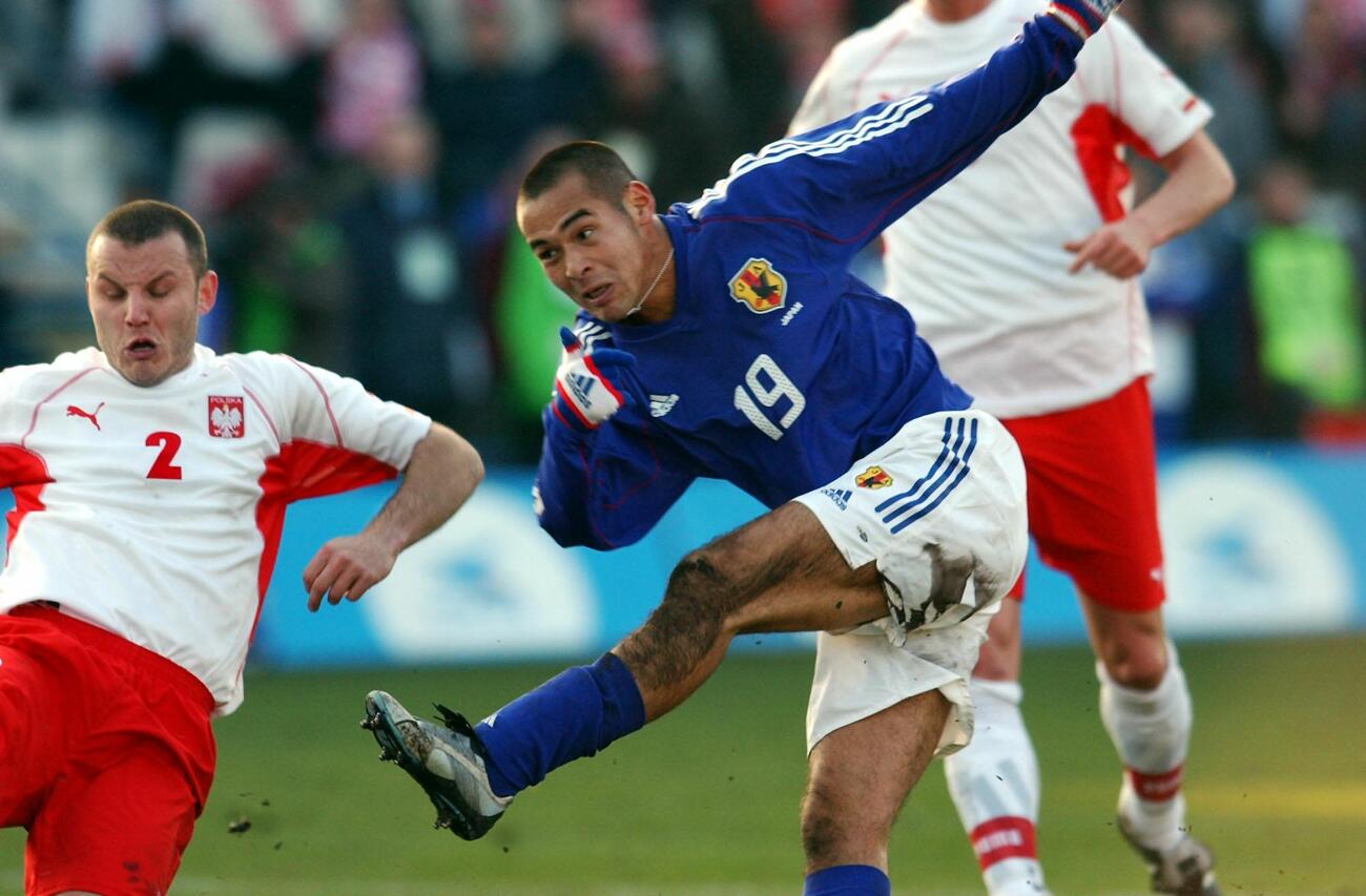 02年3月、親善試合ポーランド－日本戦の前半、高原はゴール前でクウォスと競り合い、一度は倒されたものの素早く起きあがり2点目のゴールを決める
