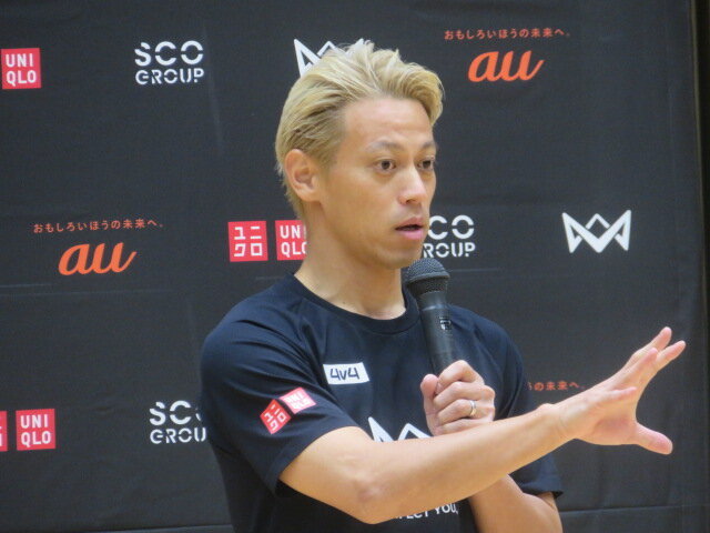 4v4に込めた思いを説明する本田圭佑