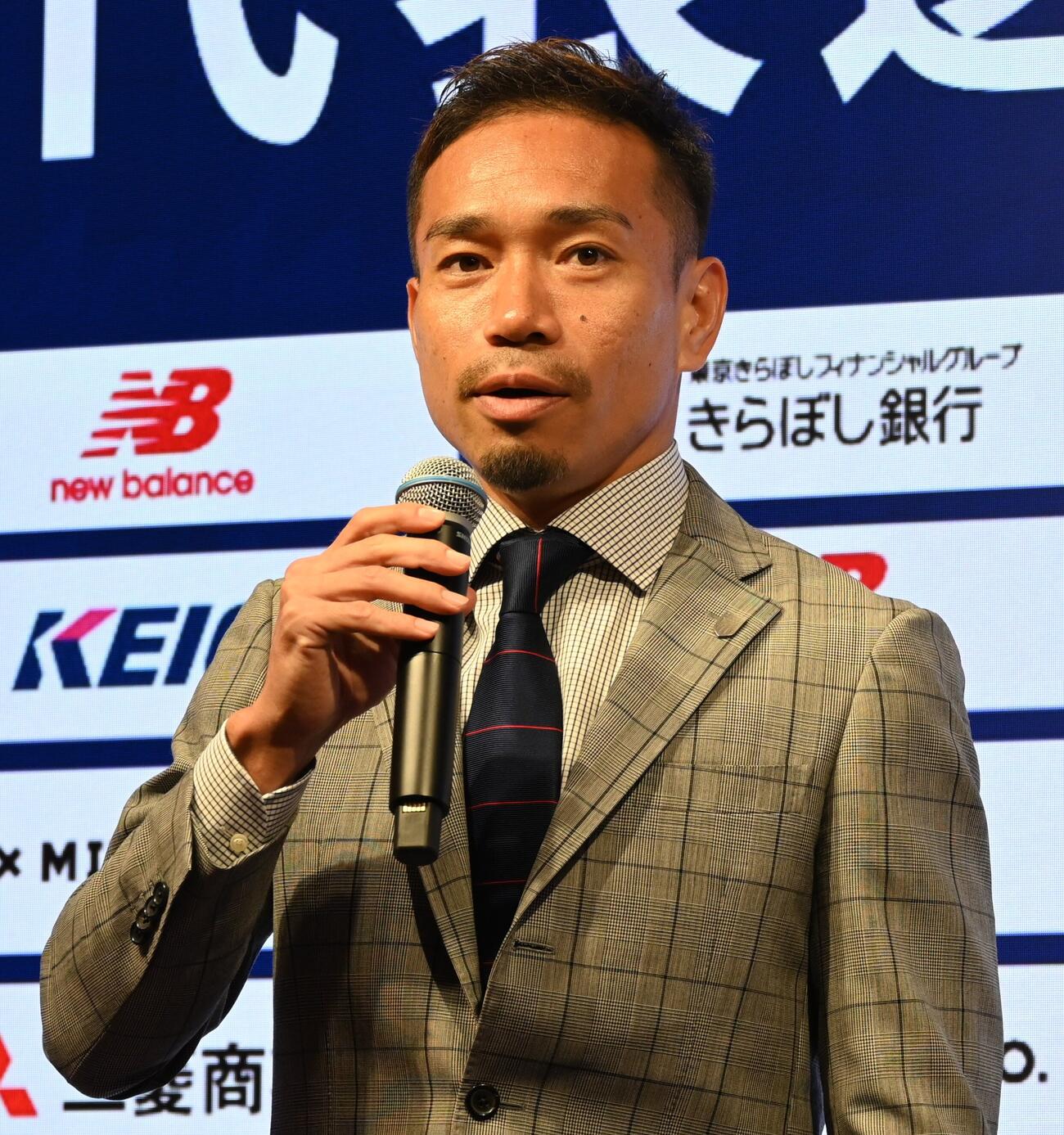 日本代表に選出された喜びを語る長友佑都