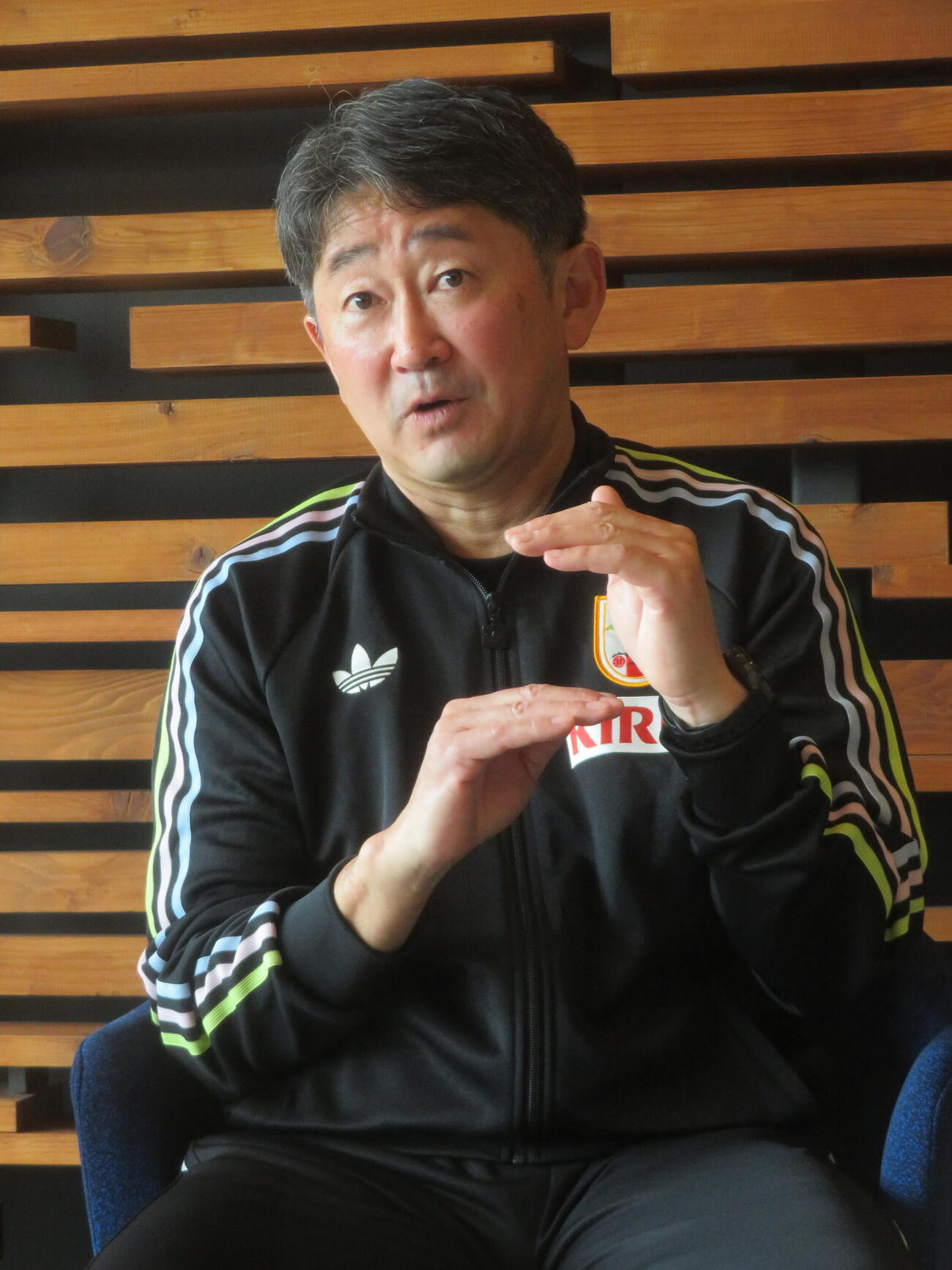 FIFAワールドカップ（W杯）北中米大会に向けて取材に応じた日本代表の松本良一フィジカルコーチ