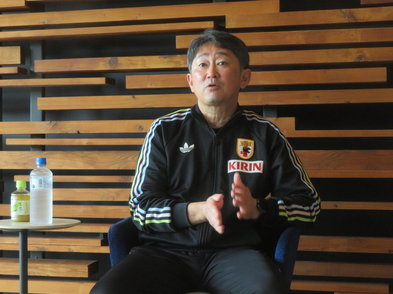 FIFAワールドカップ（W杯）北中米大会に向けて取材に応じた日本代表の松本良一フィジカルコーチ