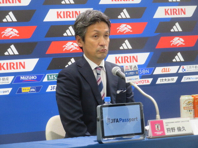 6月6日の南アフリカ代表戦に向けて意気込みを語るなでしこジャパンの狩野倫久監督