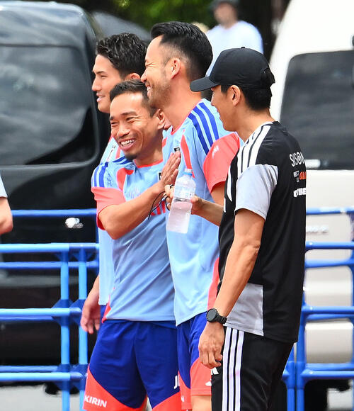 日本代表】5度目W杯へ長友佑都「頭皮と相談します」注目の髪色に言及
