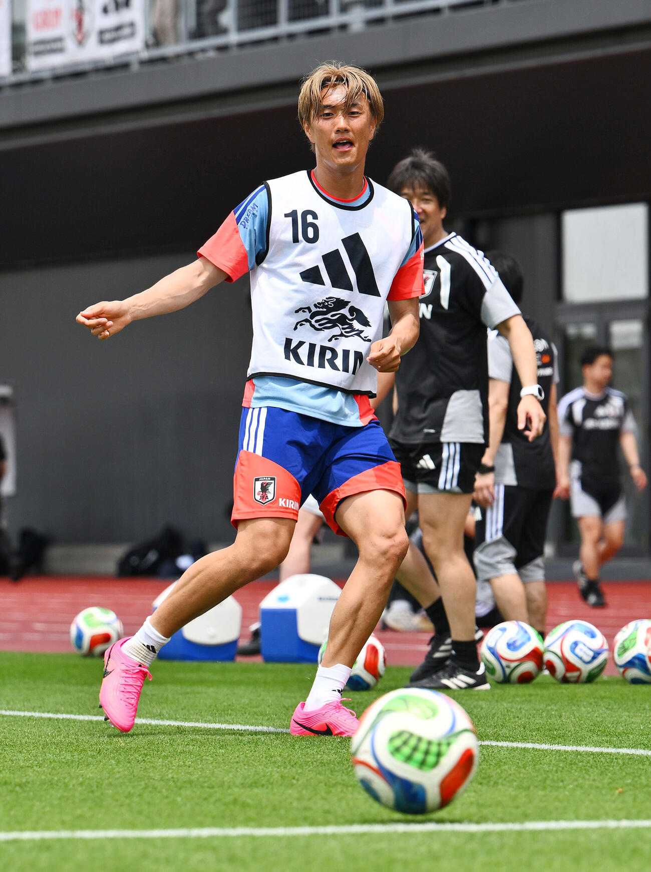 日本代表練習　ミニゲームで調整する小川航基（撮影・滝沢徹郎）　
