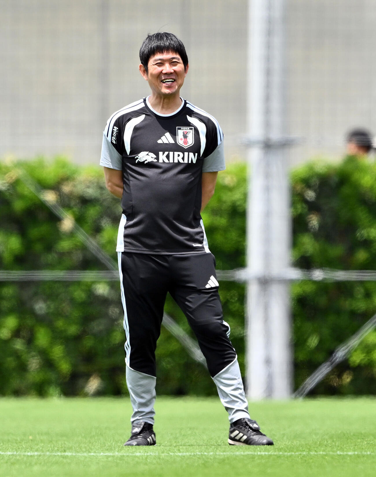日本代表練習　練習を見守る森保一監督（撮影・滝沢徹郎）　
