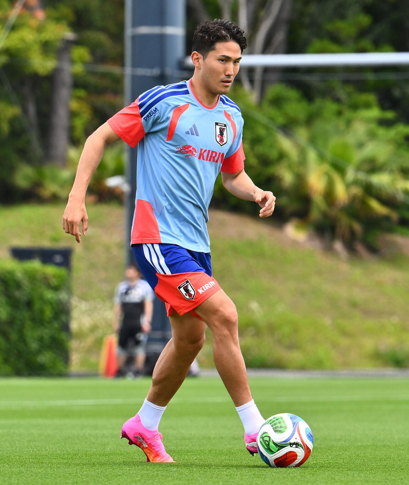 日本代表練習　調整する渡辺剛（撮影・滝沢徹郎）　