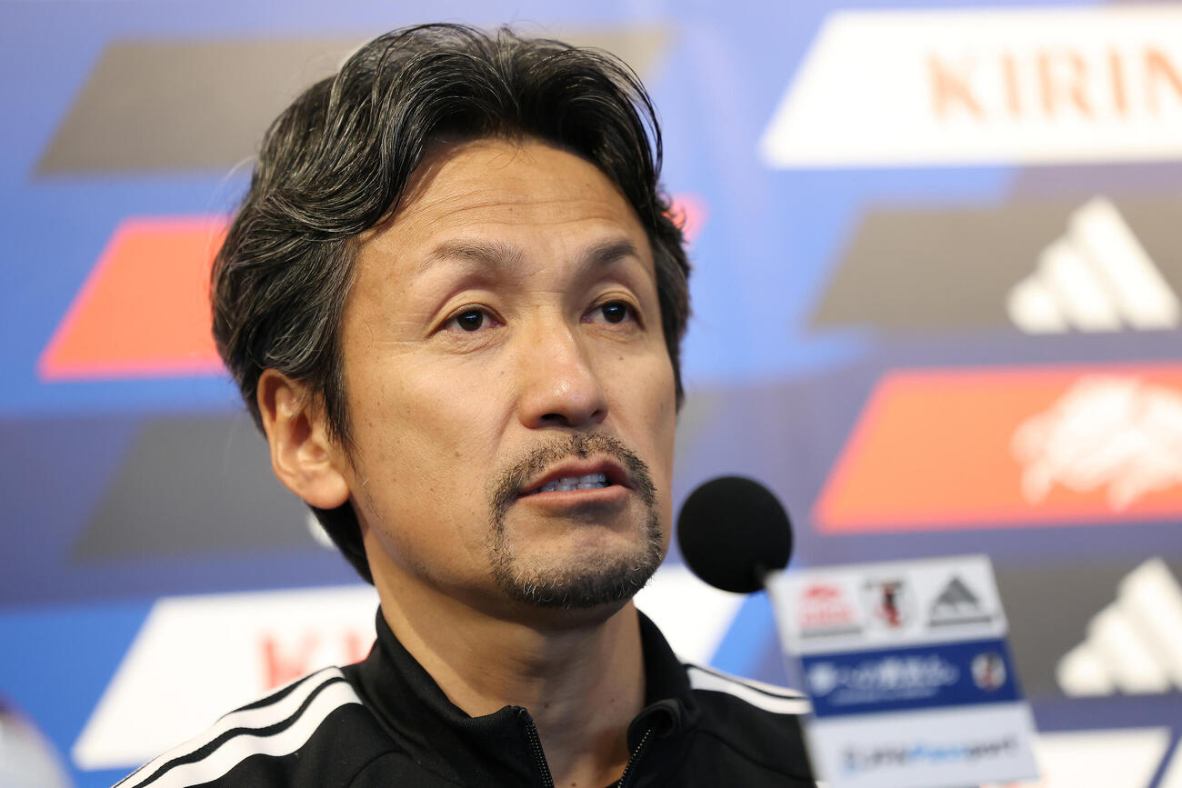 国際親善試合　公式会見　公式会見に臨むなでしこジャパンの狩野倫久監督（撮影・前田充）