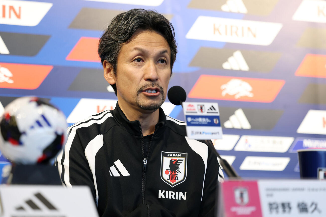 国際親善試合　公式会見　公式会見に臨むなでしこジャパンの狩野倫久監督（撮影・前田充）