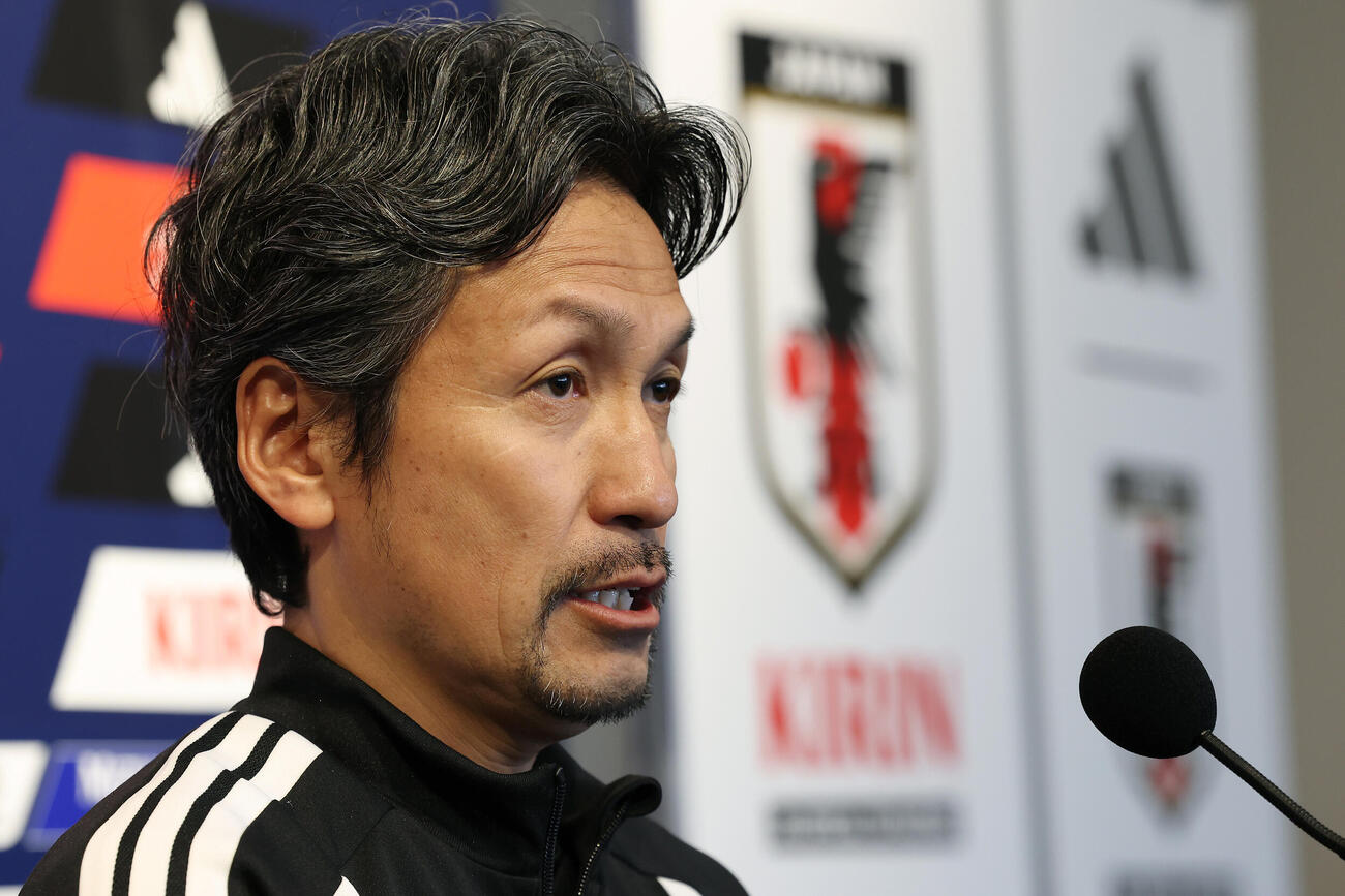 国際親善試合　公式会見　公式会見に臨むなでしこジャパンの狩野倫久監督（撮影・前田充）