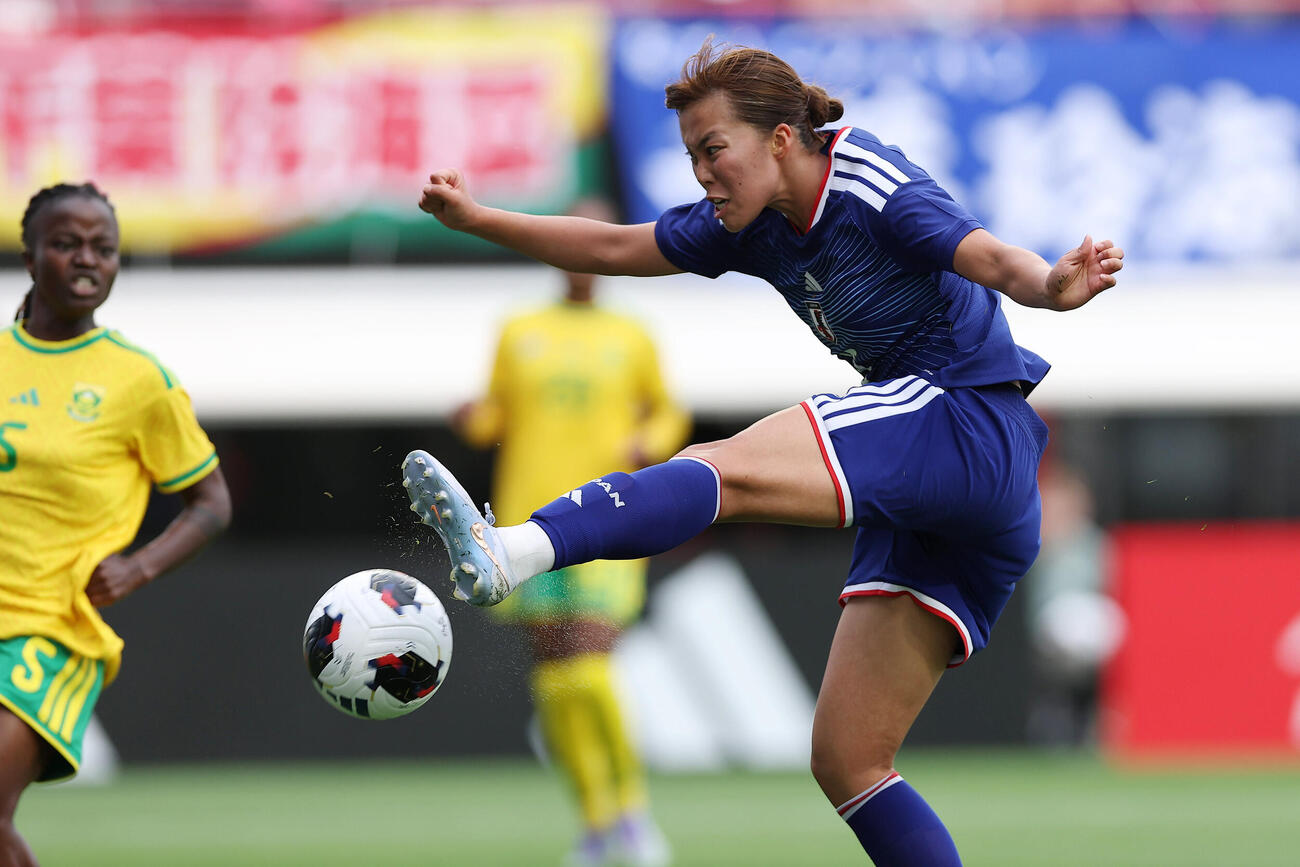 なでしこジャパン国際親善試合　日本対南アフリカ　後半、シュートを放つ谷川萌々子（撮影・前田充）＝2026年6月6日