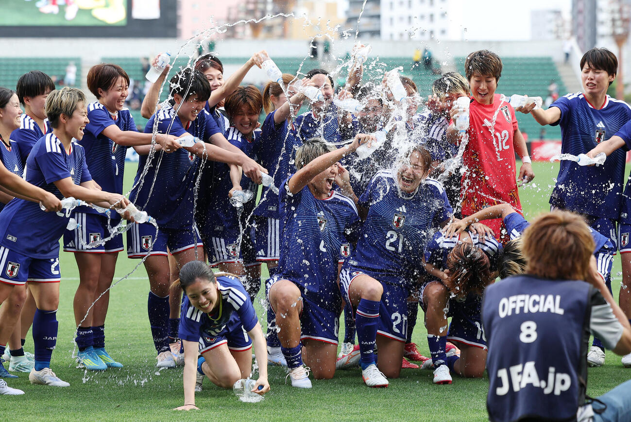 日本対南アフリカ　試合後、勝利を祝う日本の選手たち（撮影・前田充）