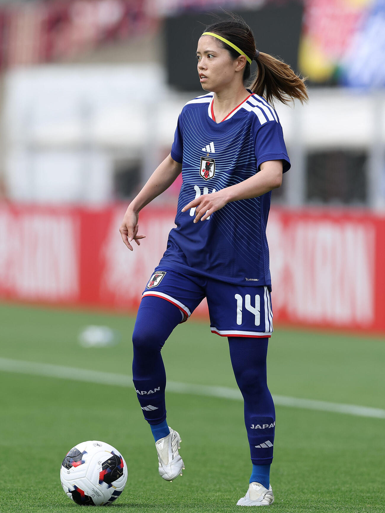 なでしこジャパン国際親善試合　日本対南アフリカ　前半、ボールを運ぶ長谷川唯（撮影・前田充）