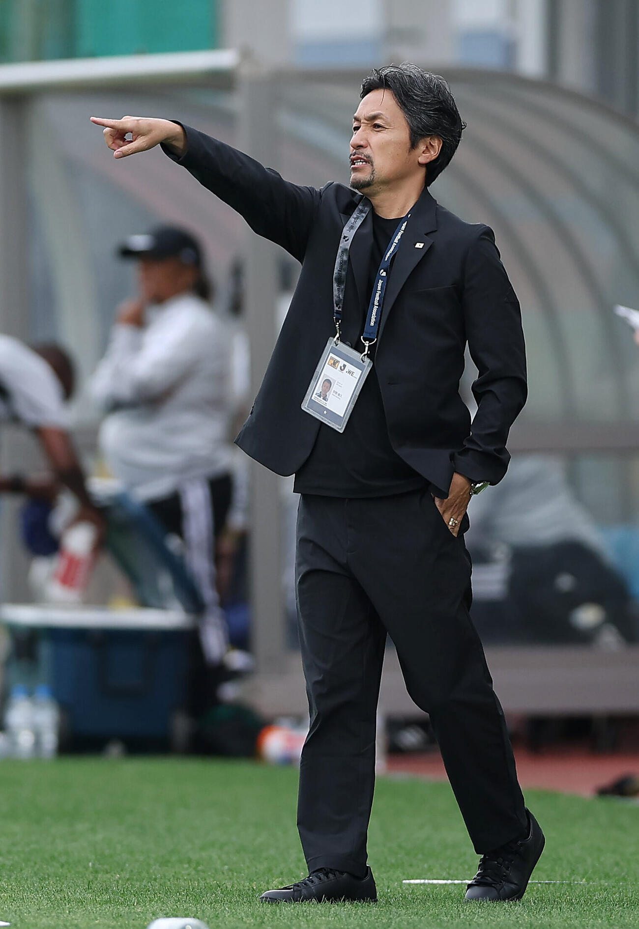 なでしこジャパントレーニングマッチ　日本対南アフリカ　後半、選手に指示を出す狩野倫久監督（撮影・前田充）