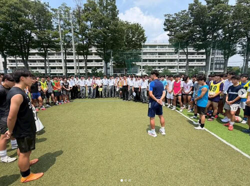 塩貝健人の母校訪問に「サッカー選手としても人としても大成するような