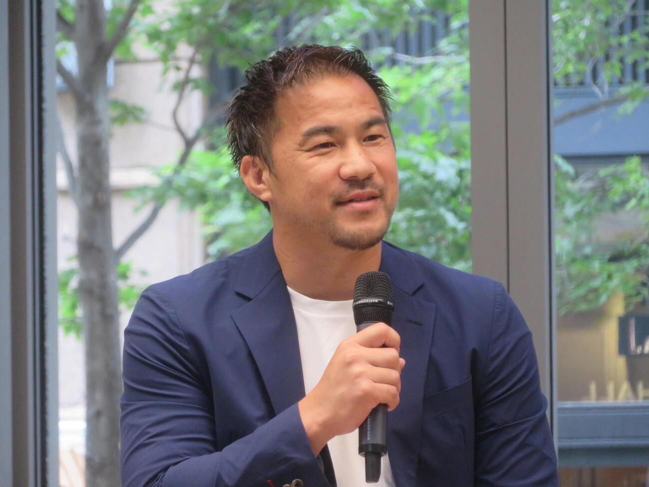 Jリーグ気候アクショントークイベントに出席したサッカーW杯3大会に出場した元日本代表FWの岡崎慎司氏