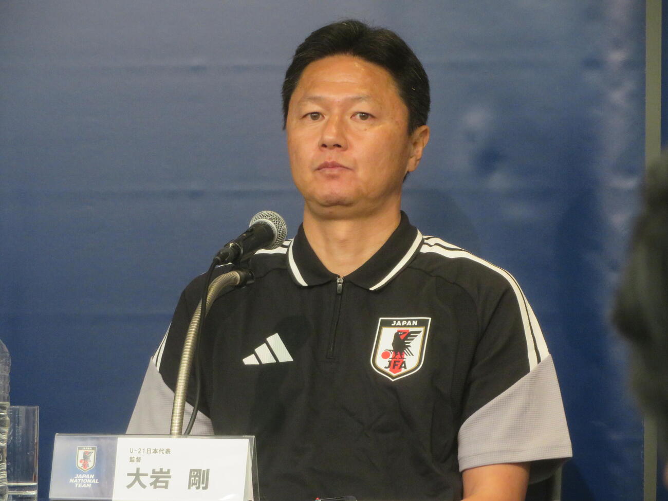 愛知・名古屋アジア大会（9月19日～10月4日、サッカー競技は15日に先行開幕）の男子日本代表（U－21日本代表）メンバーを発表した大岩剛監督（撮影・佐藤成）