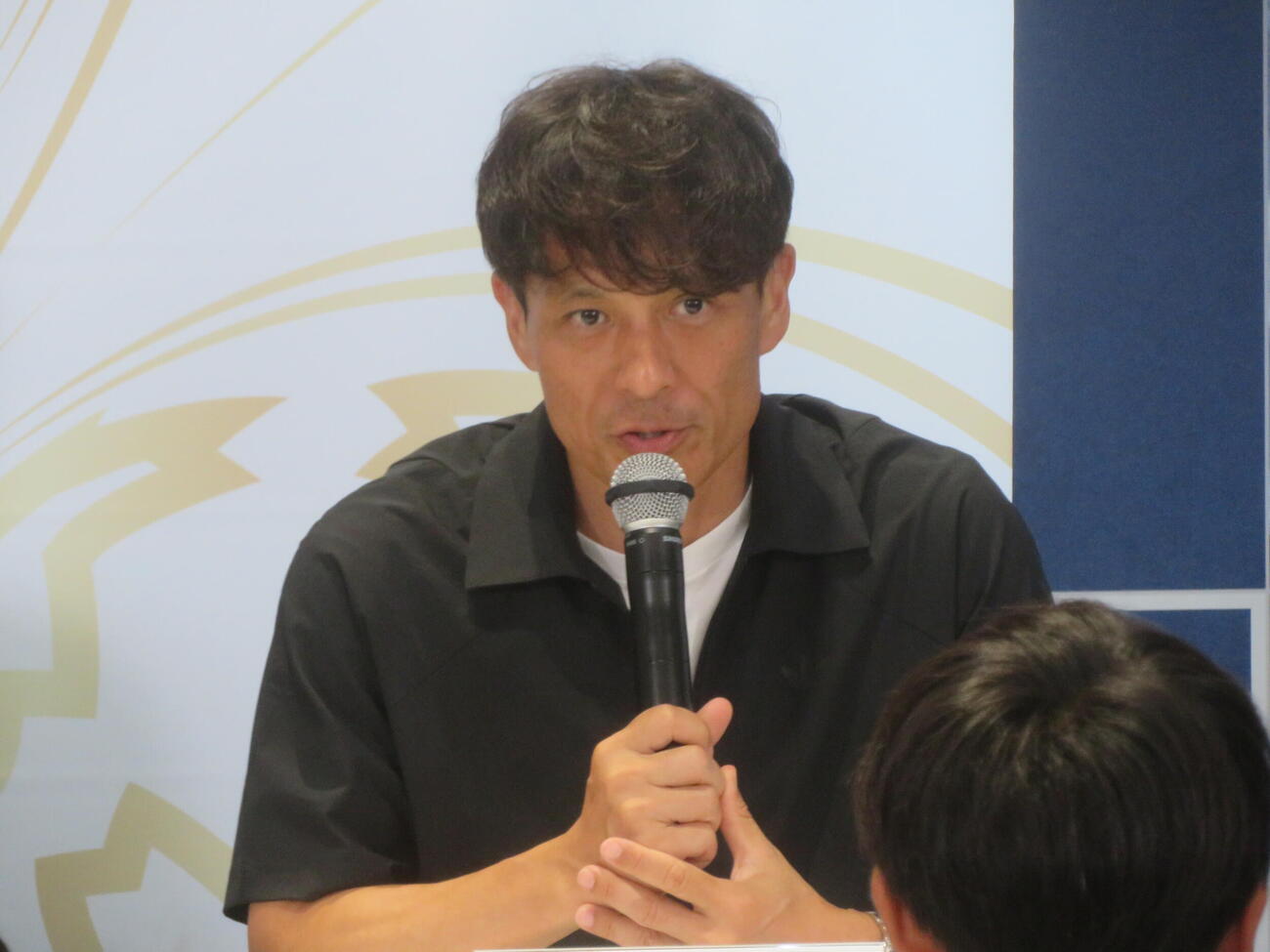 天皇杯の子ども向けトークイベントに出席した日本サッカー協会（JFA）の宮本恒靖会長