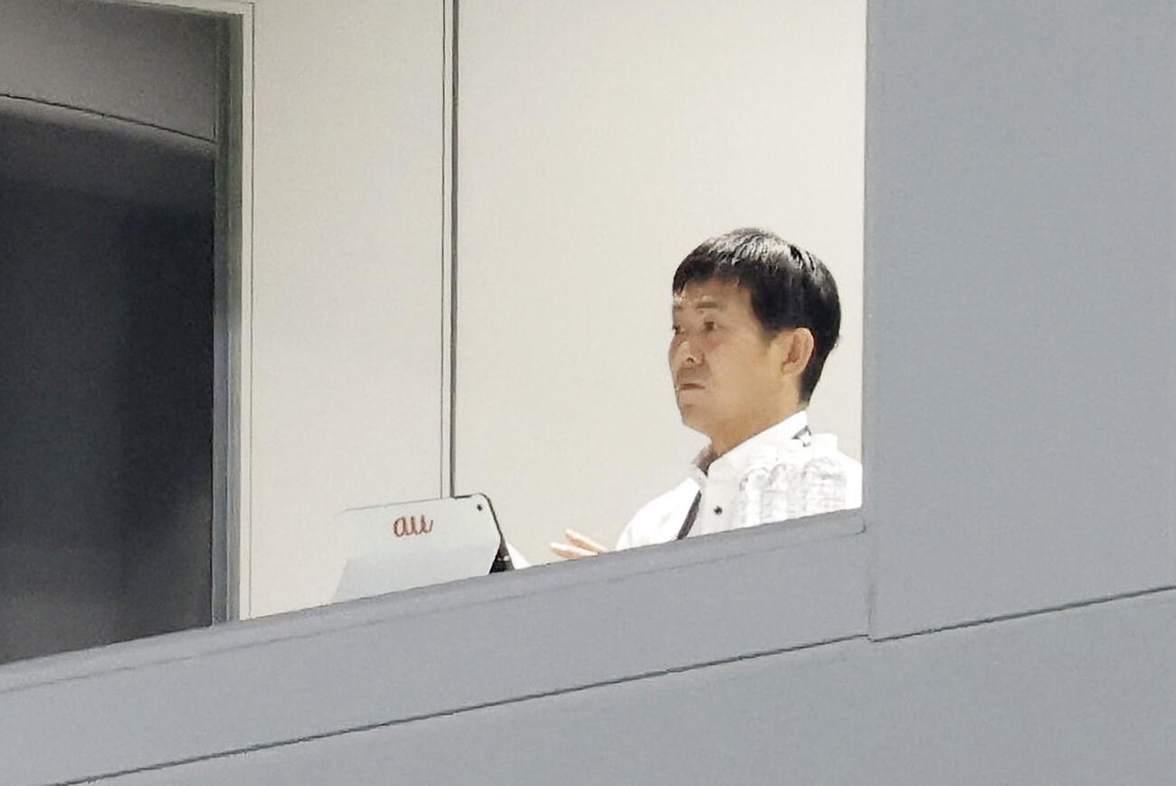 東京V－柏戦の視察に訪れた日本代表の森保監督＝MUFG国立（共同）