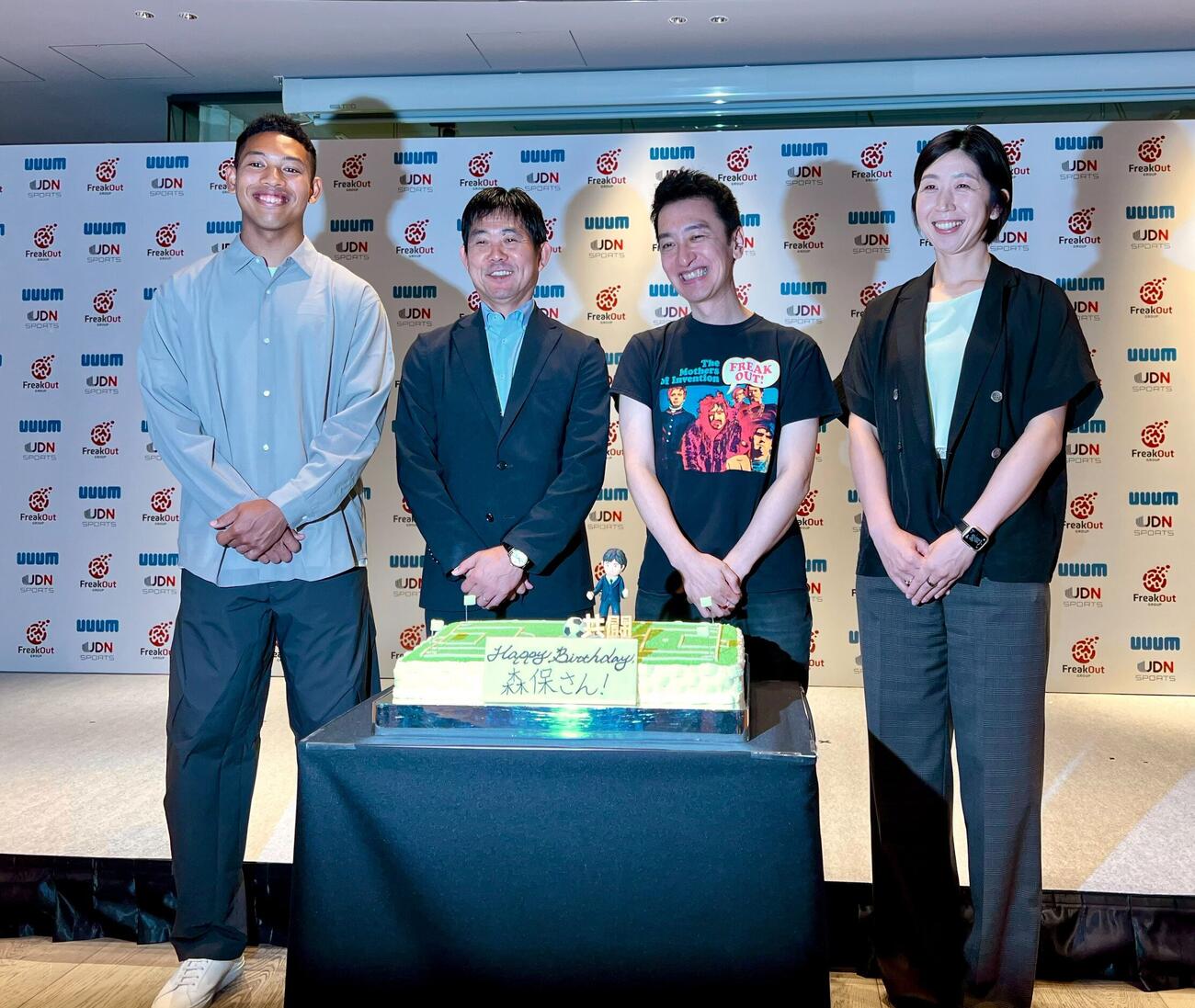 企業の未来について語るイベント「NEXT STAGE2026」に出席した、左から陸上男子100メートルのサニブラウン・ハキーム、日本代表森保一監督、フリークアウト・ホールディングス本田謙代表取締役社長、元バレーボール女子日本代表の荒木絵里香氏