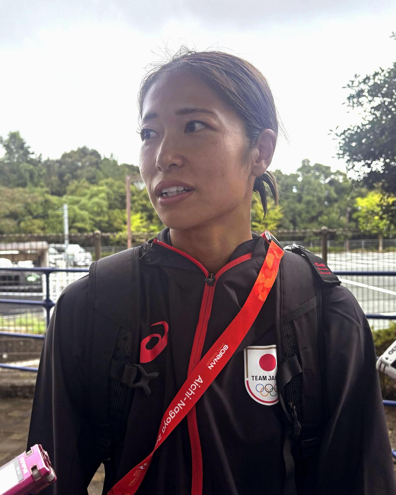 愛知・名古屋アジア大会の初戦を前に、取材に応じる「なでしこジャパン」主将の成宮（共同）